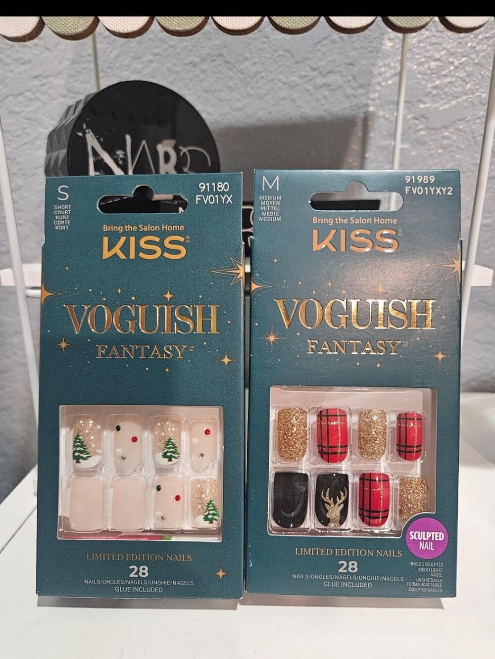 Kiss Christmas Nails